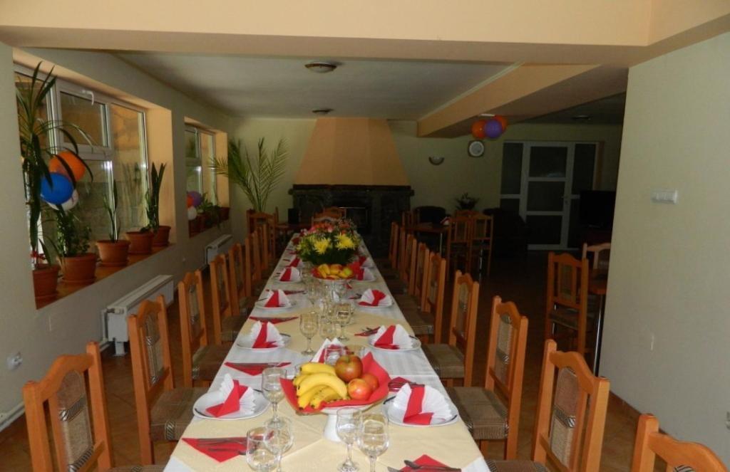 Trăisteni Pensiunea Valea Negrasului מראה חיצוני תמונה