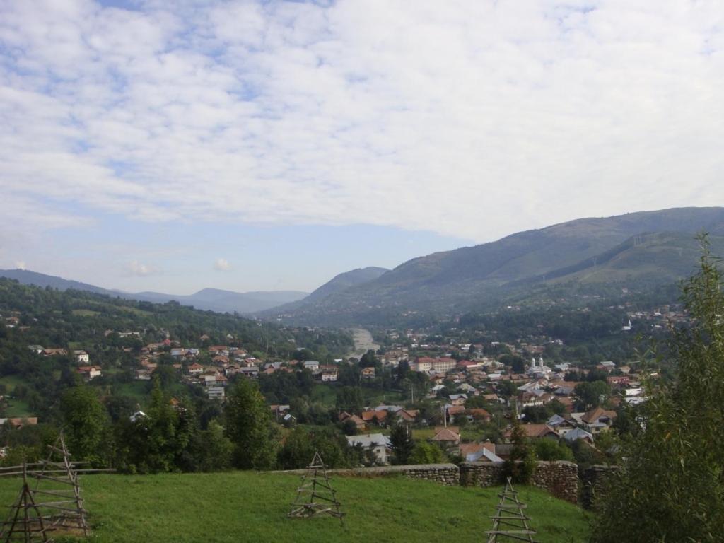 Trăisteni Pensiunea Valea Negrasului מראה חיצוני תמונה