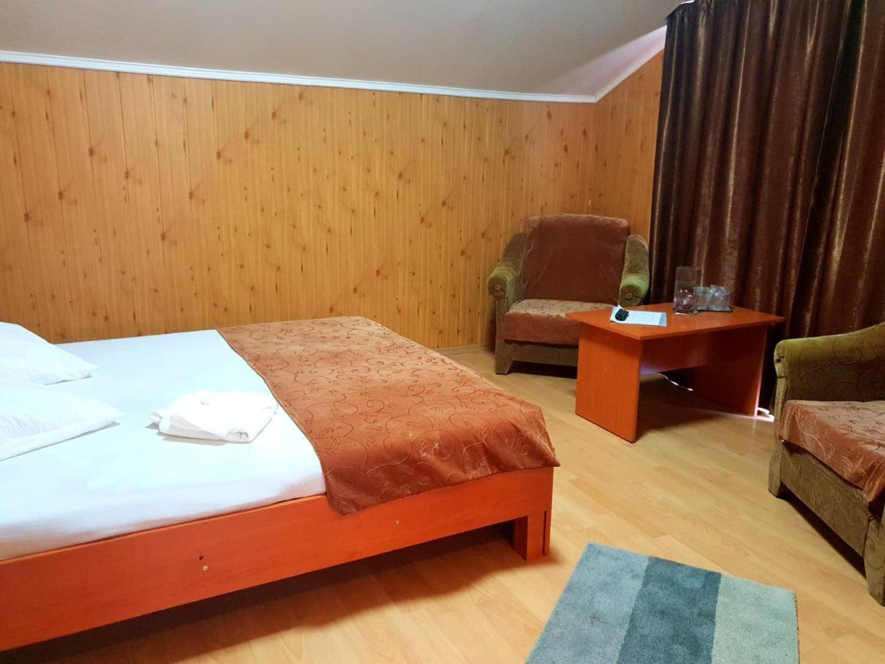 Trăisteni Pensiunea Valea Negrasului מראה חיצוני תמונה