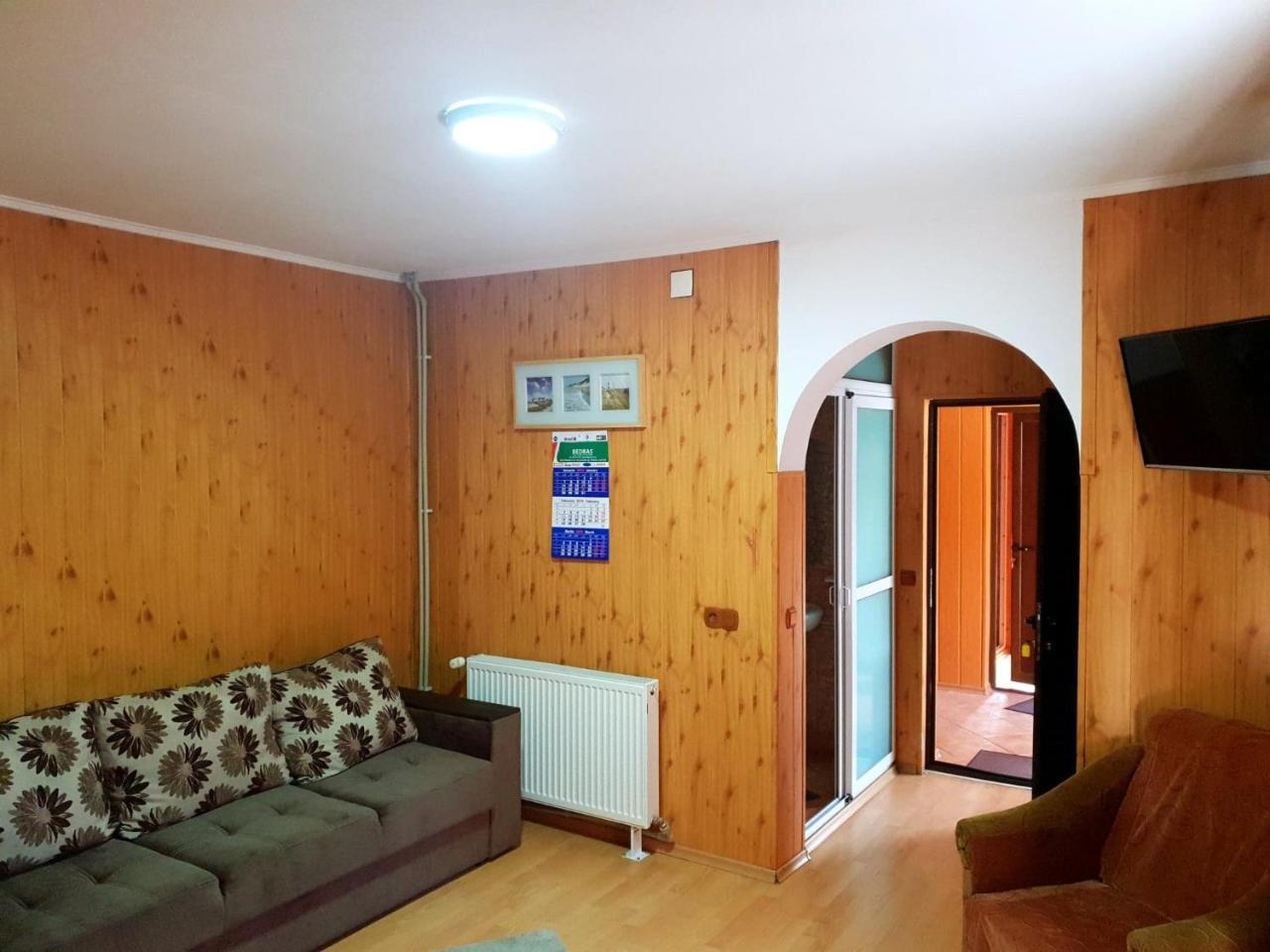 Trăisteni Pensiunea Valea Negrasului מראה חיצוני תמונה